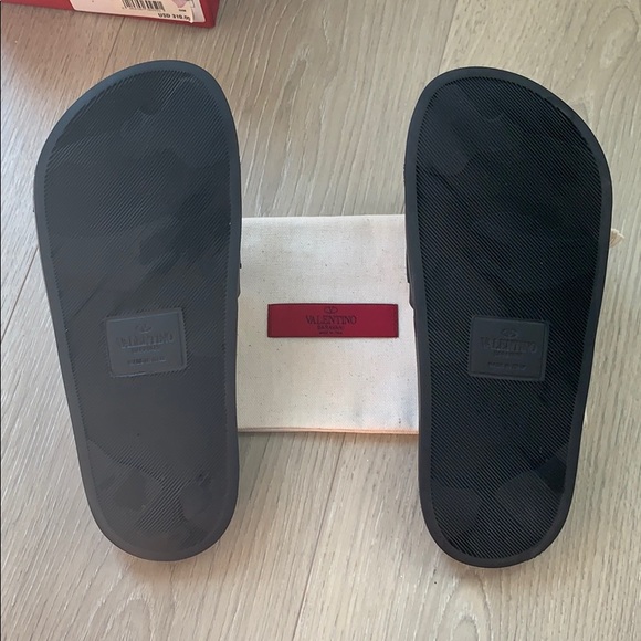 Valentino Slides - Picture 4 of 5